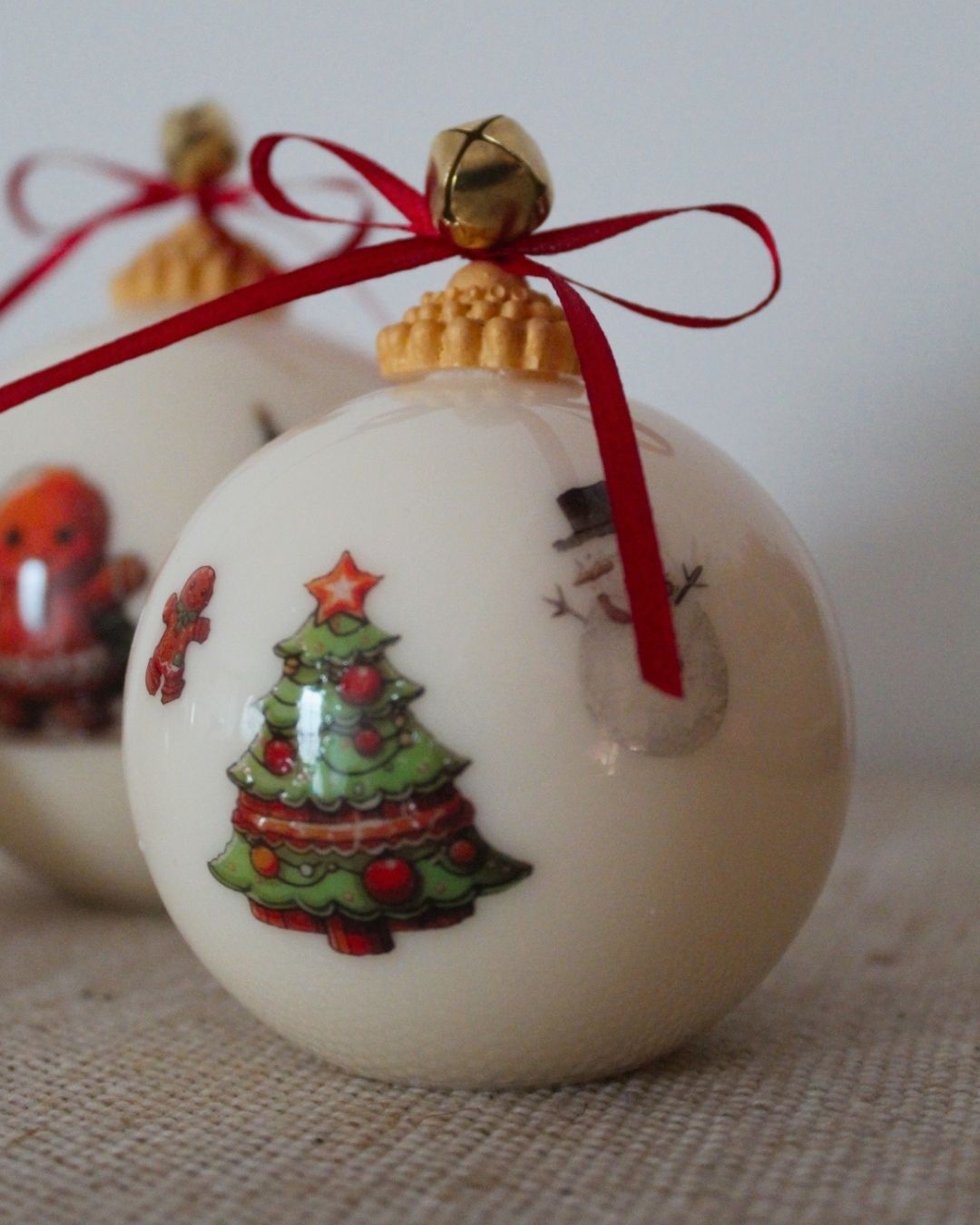 Bolas de navidad con efecto porcelana