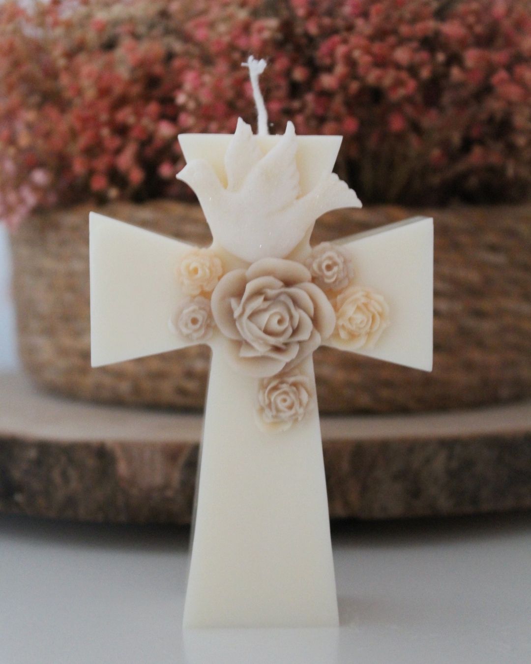 Vela decorativa cruz con flores